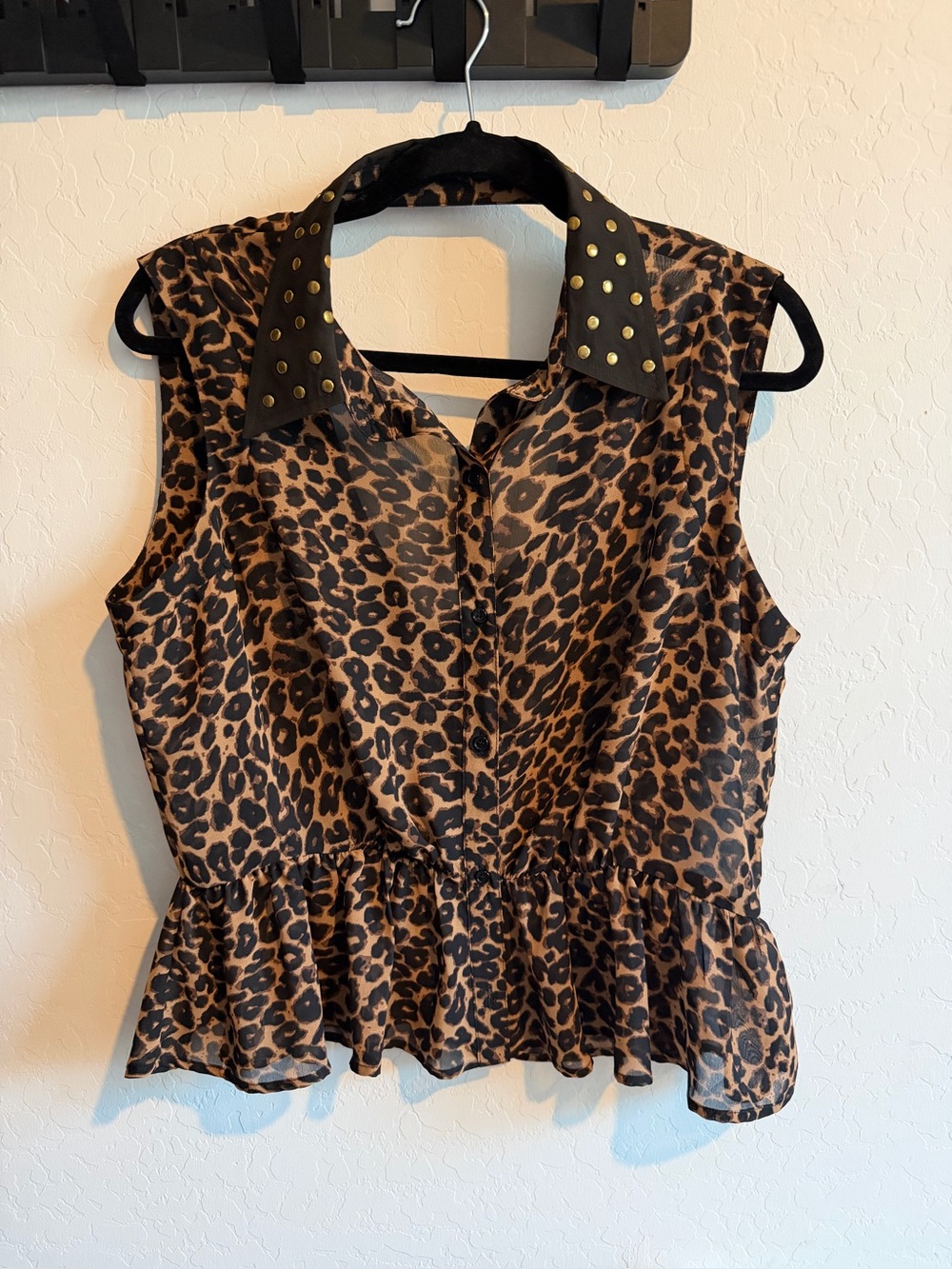 Material Girl Leopard Print Sleeveless Peplum Blouse with Studded Collar